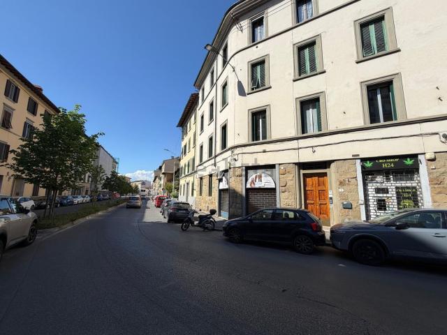 Locale Commerciale in affitto a Quartiere 5, Firenze