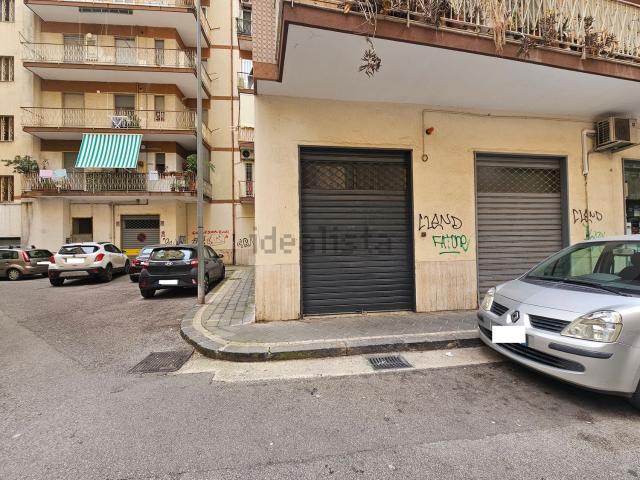 Locale Commerciale in affitto a Salerno, Campania