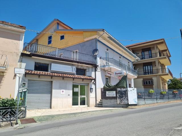 Locale Commerciale in affitto a Montaperto, Prata Principato Ultra