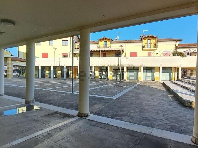 Locale Commerciale in affitto a Cresole, Caldogno