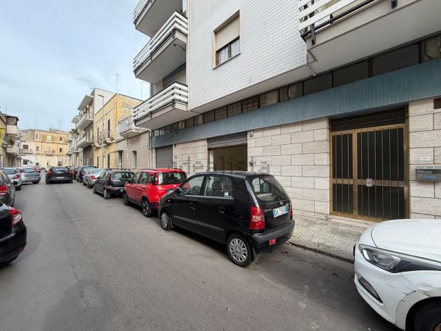 Locale Commerciale in affitto a Puglia, Lecce