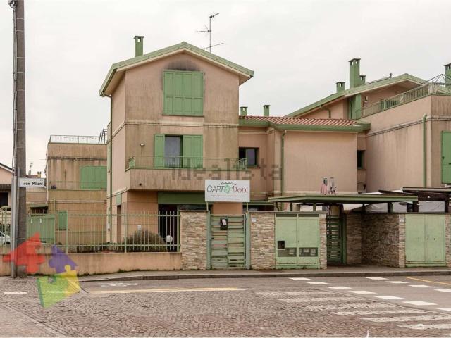 Locale Commerciale in affitto a Motta Visconti, Lombardia