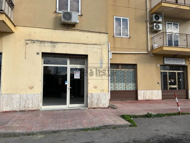 Locale Commerciale in affitto a Caltanissetta, Sicilia