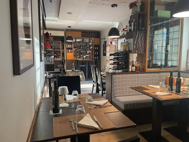 Locale Commerciale in affitto a Pissignano, Campello Sul Clitunno