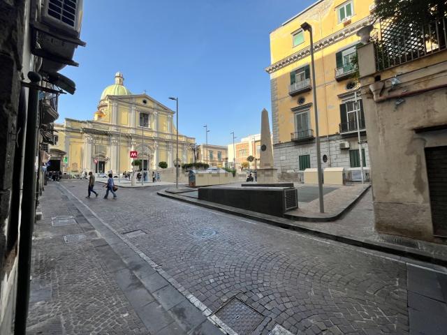 Locale Commerciale in affitto a Municipalità 1, Campania
