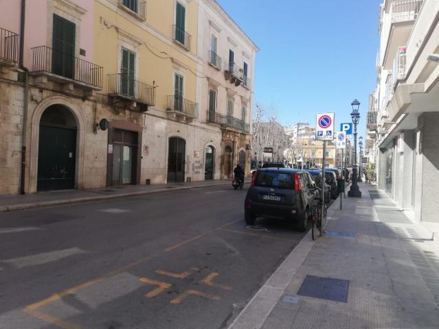 Locale Commerciale in affitto a Puglia, Bari
