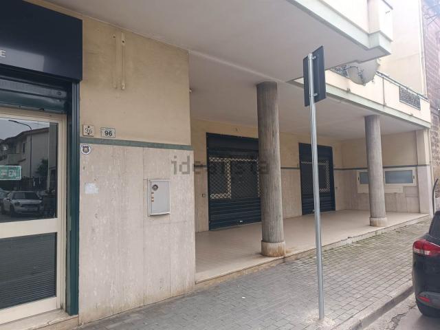 Locale Commerciale in affitto a Casalba, Macerata Campania