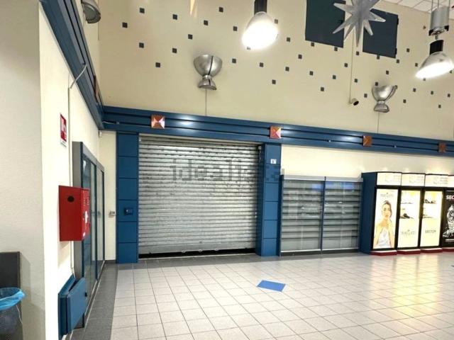Locale Commerciale in affitto a Fidenza, Reggio Emilia