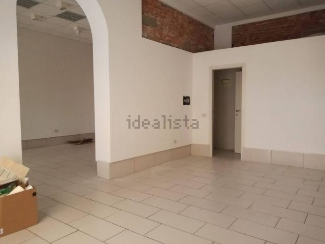 Locale Commerciale in affitto a Bellaria, Pontedera