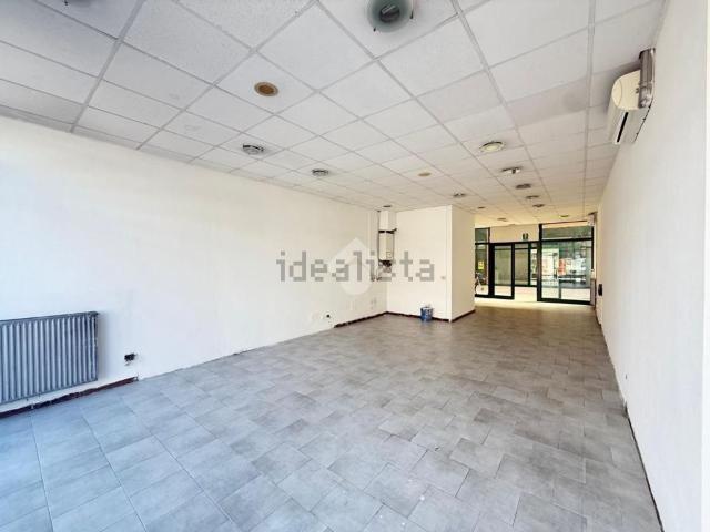 Locale Commerciale in affitto a Pianura Reggiana, Re