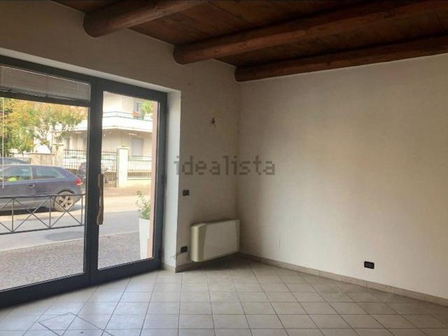 Locale Commerciale in affitto a Unione di comuni Valmarecchia, Santarcangelo Di