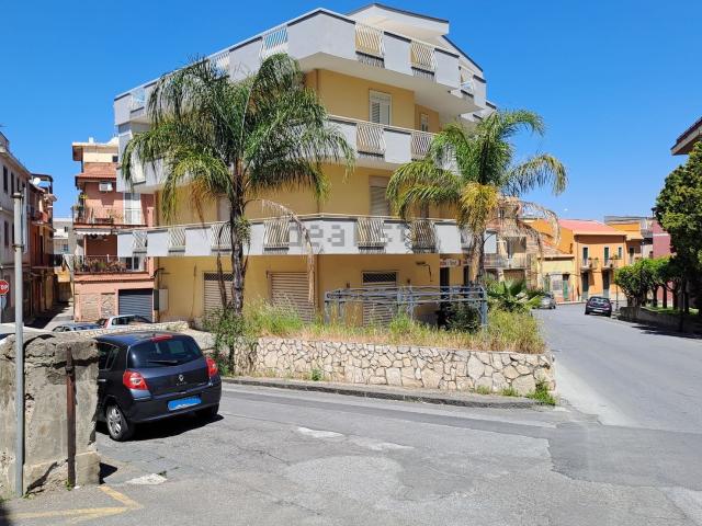 Locale Commerciale in affitto a Militi, Barcellona Pozzo Di Gotto