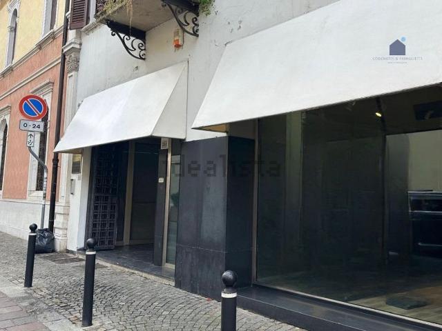 Locale Commerciale in affitto a Desenzano Del Garda, Lombardia