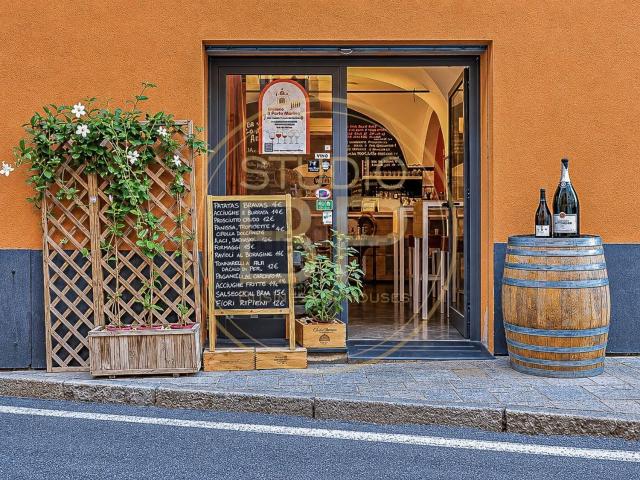 Locale Commerciale in affitto a Borgo Parasio, Imperia