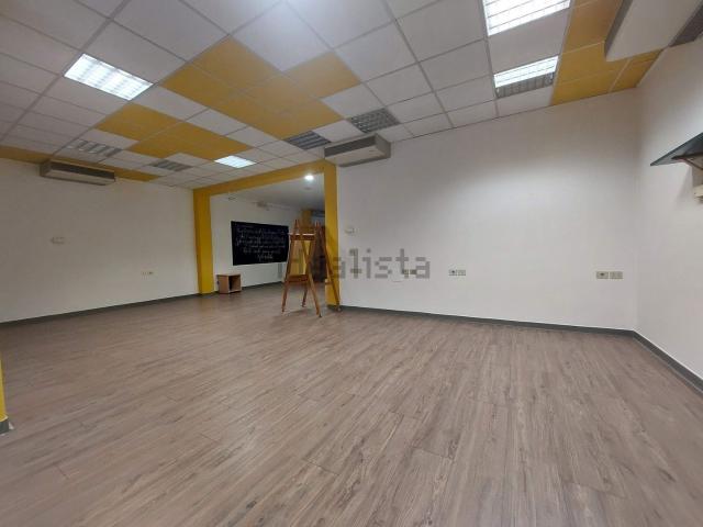Locale Commerciale in affitto a Nuovo Circondario Imolese, Casalfiumanese
