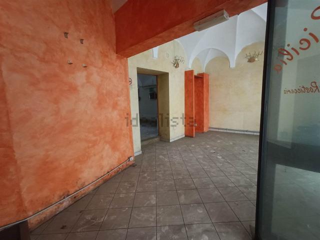 Locale Commerciale in affitto a Piazzo, Piemonte