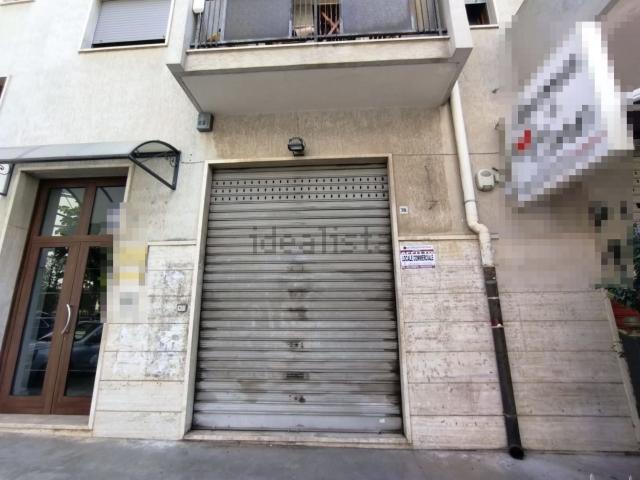 Locale Commerciale in affitto a Puglia, Taranto