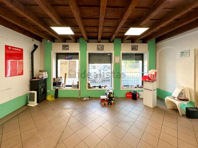 Locale Commerciale in affitto a Ghedi, Lombardia