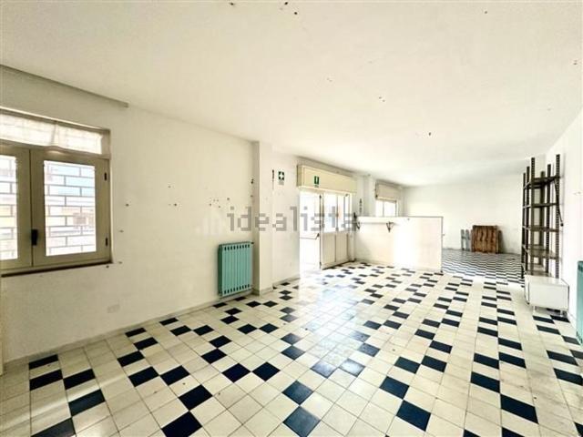 Locale Commerciale in affitto a Scafati, Campania