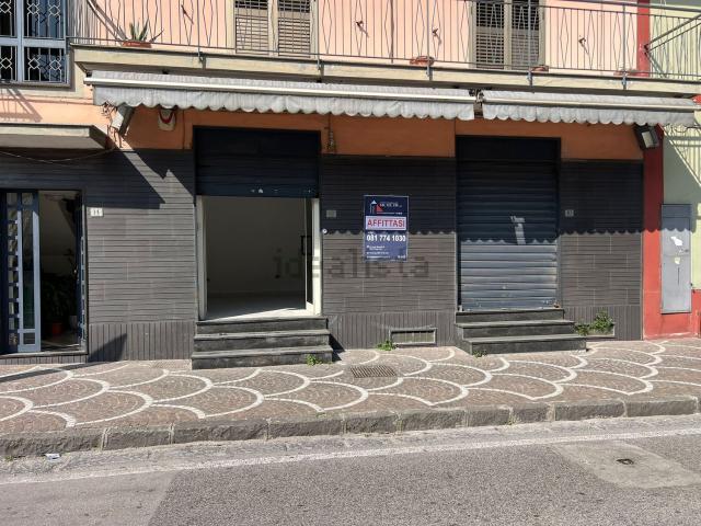 Locale Commerciale in affitto a Volla, Campania