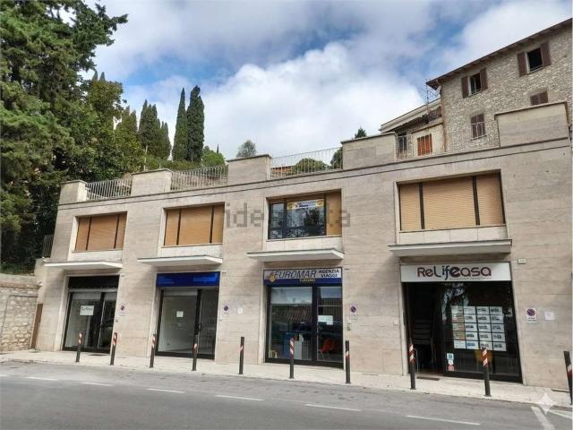 Locale Commerciale in affitto a Sant'Erminio, Cenerente