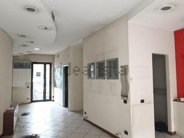 Locale Commerciale in affitto a Polle, Piemonte