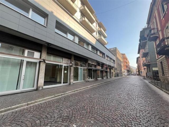Locale Commerciale in affitto a San Bartolomeo, Como