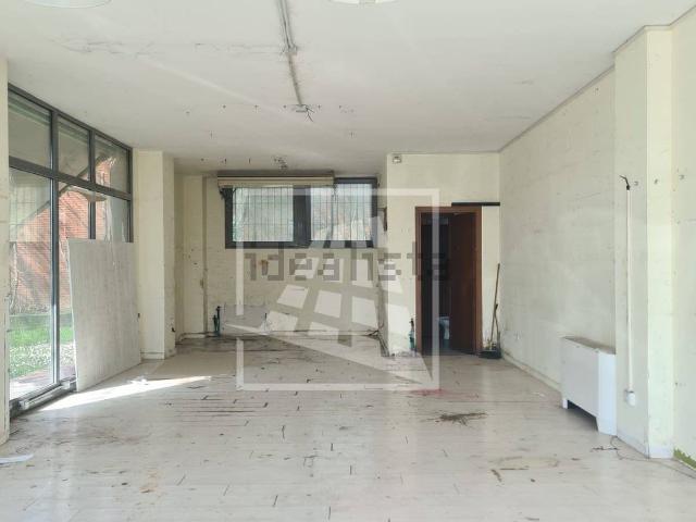 Locale Commerciale in affitto a Reggio Emilia, Mancasale