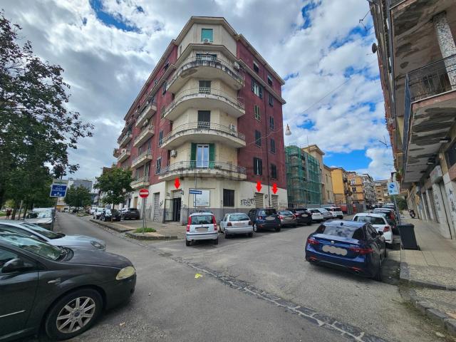 Locale Commerciale in affitto a Calabria, Cosenza