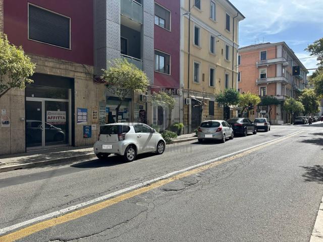 Locale Commerciale in affitto a Calabria, Cosenza