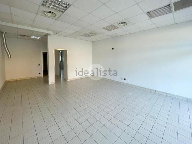 Locale Commerciale in affitto a Agnadello, Lombardia