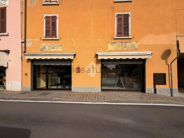 Locale Commerciale in affitto a Desenzano Del Garda, Lombardia