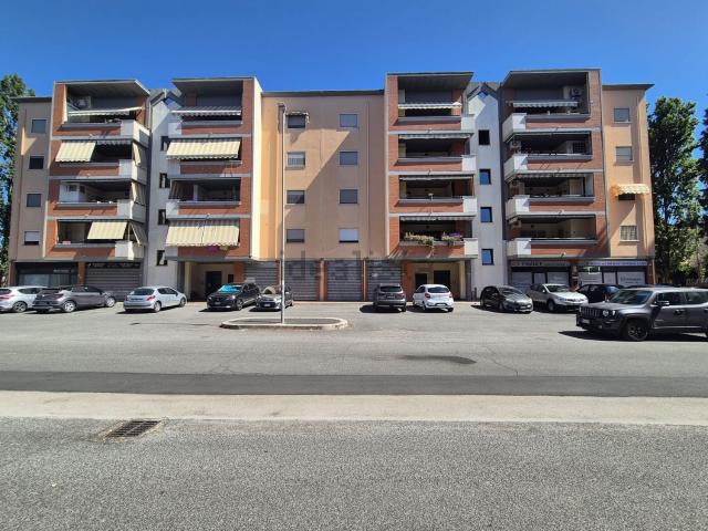Locale Commerciale in affitto a Latina, Lazio