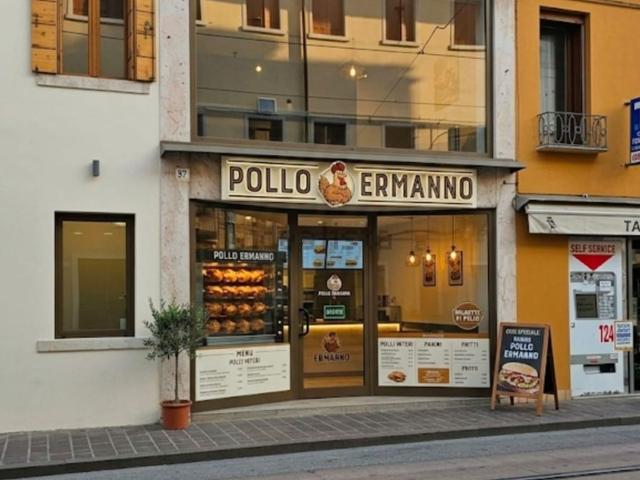 Locale Commerciale in affitto a Mestre-Carpenedo, Venezia