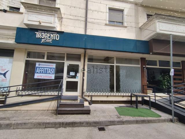 Locale Commerciale in affitto a San Silvestro, Cassino