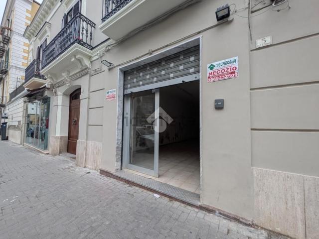 Locale Commerciale in affitto a Centro Storico, Caserta