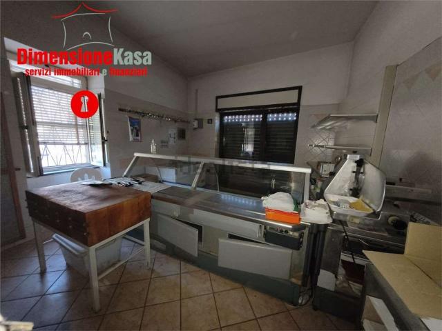 Locale Commerciale in affitto a San Felice A Cancello, Campania