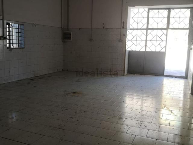 Locale Commerciale in affitto a Pomigliano D'arco, Campania