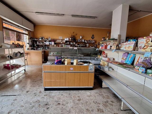 Locale Commerciale in affitto a Cappelle Sul Tavo, Abruzzo