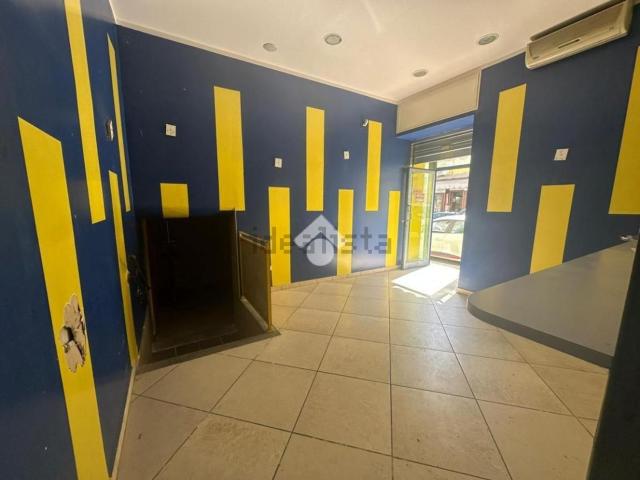 Locale Commerciale in affitto a Municipalità 7, Campania