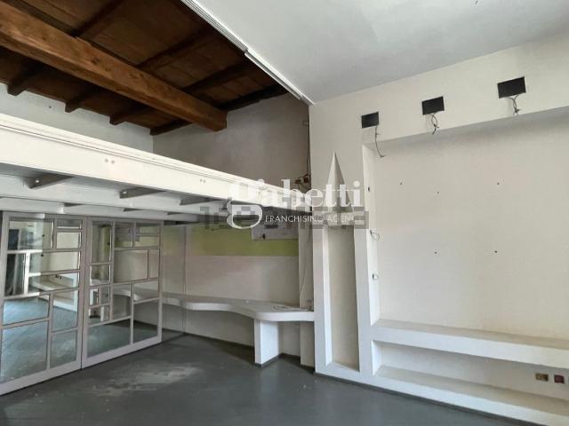 Locale Commerciale in affitto a Porto-Saragozza, Bologna
