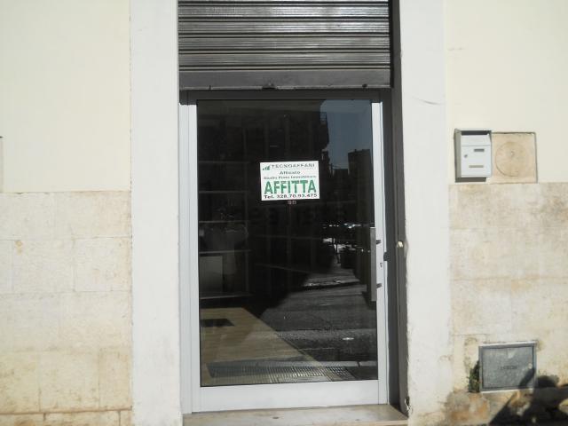 Locale Commerciale in affitto a Puglia, Bari