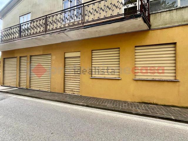 Locale Commerciale in affitto a Alonte, Veneto