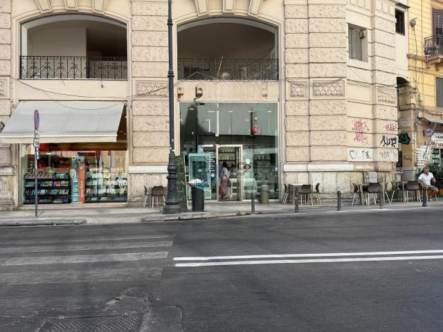 Locale Commerciale in affitto a I Circoscrizione, Palermo