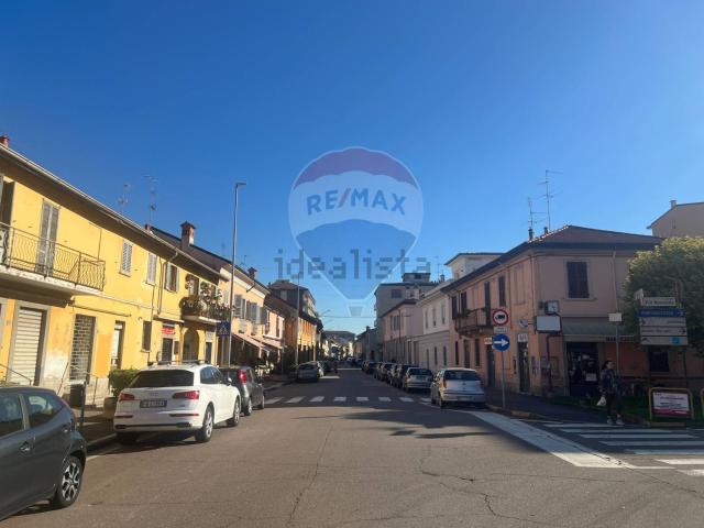 Locale Commerciale in affitto a Magenta, Lombardia