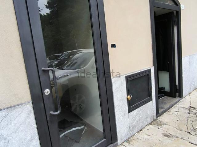 Locale Commerciale in affitto a VIII Circoscrizione, Palermo