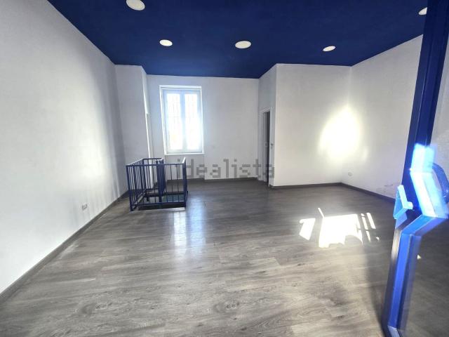Locale Commerciale in affitto a Quarto, Campania