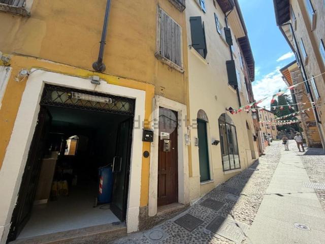Locale Commerciale in affitto a Desenzano Del Garda, Lombardia