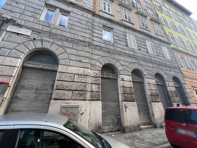 Locale Commerciale in affitto a Barriera Vecchia-San Giacomo, Villa Opicina