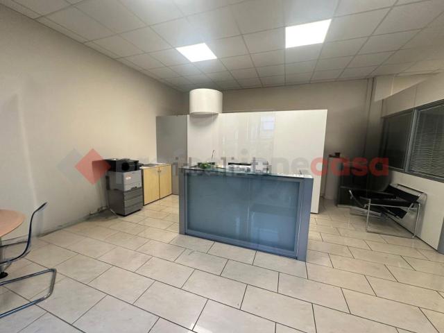 Locale Commerciale in affitto a Livorno, Toscana